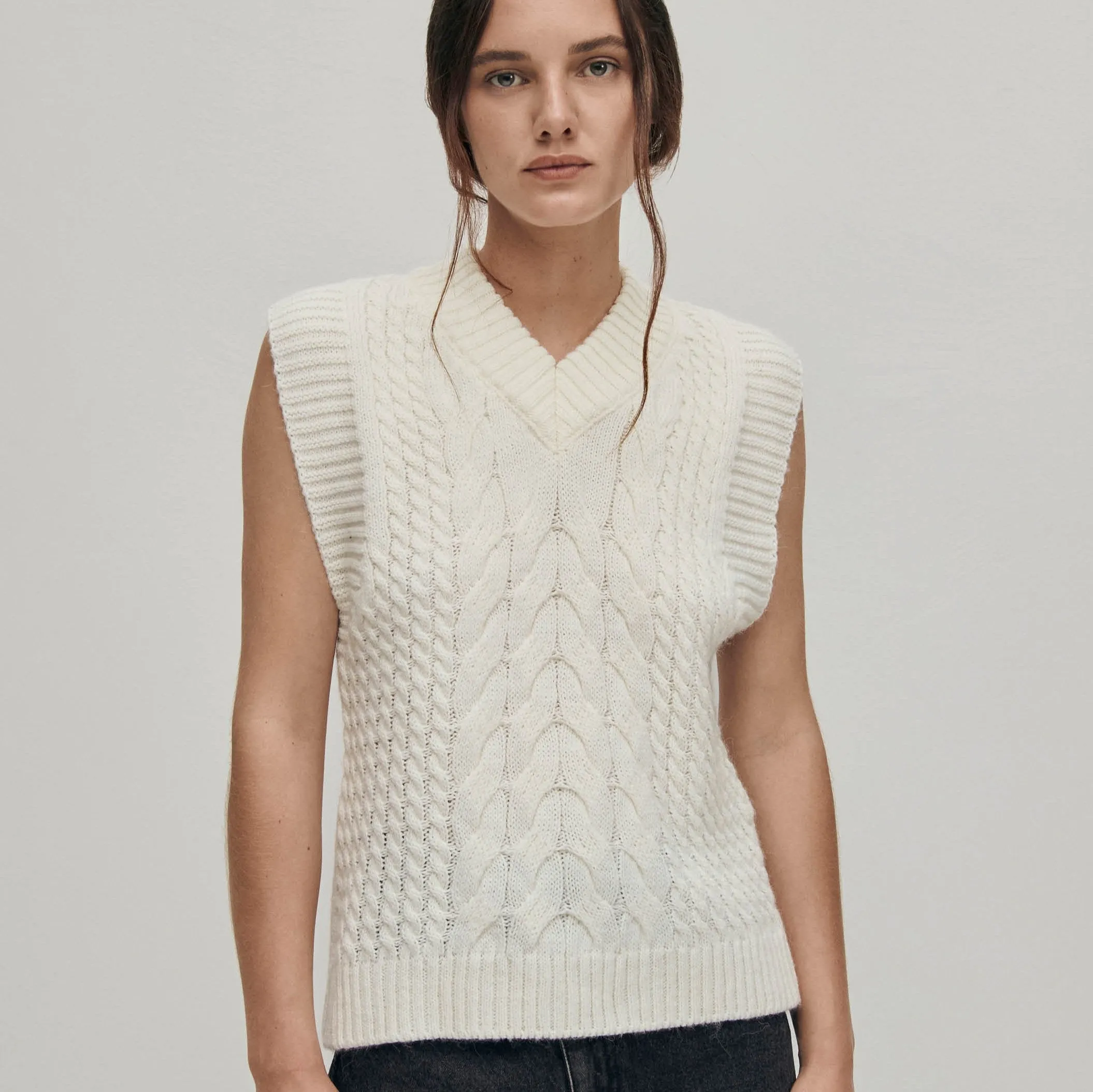 Cosy White Tricot Vest