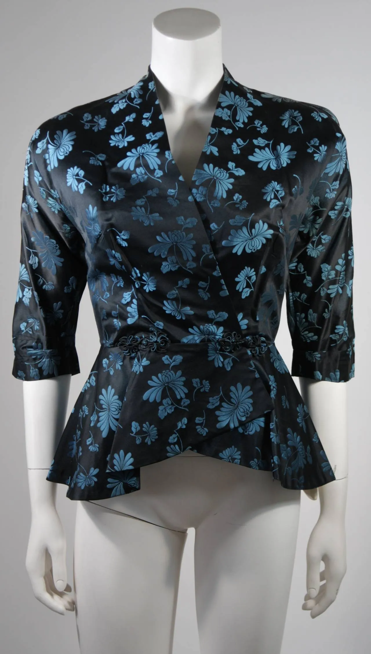 DYNASTY Asian Inspired Black and Blue Floral Pant Suit Sz 0-2