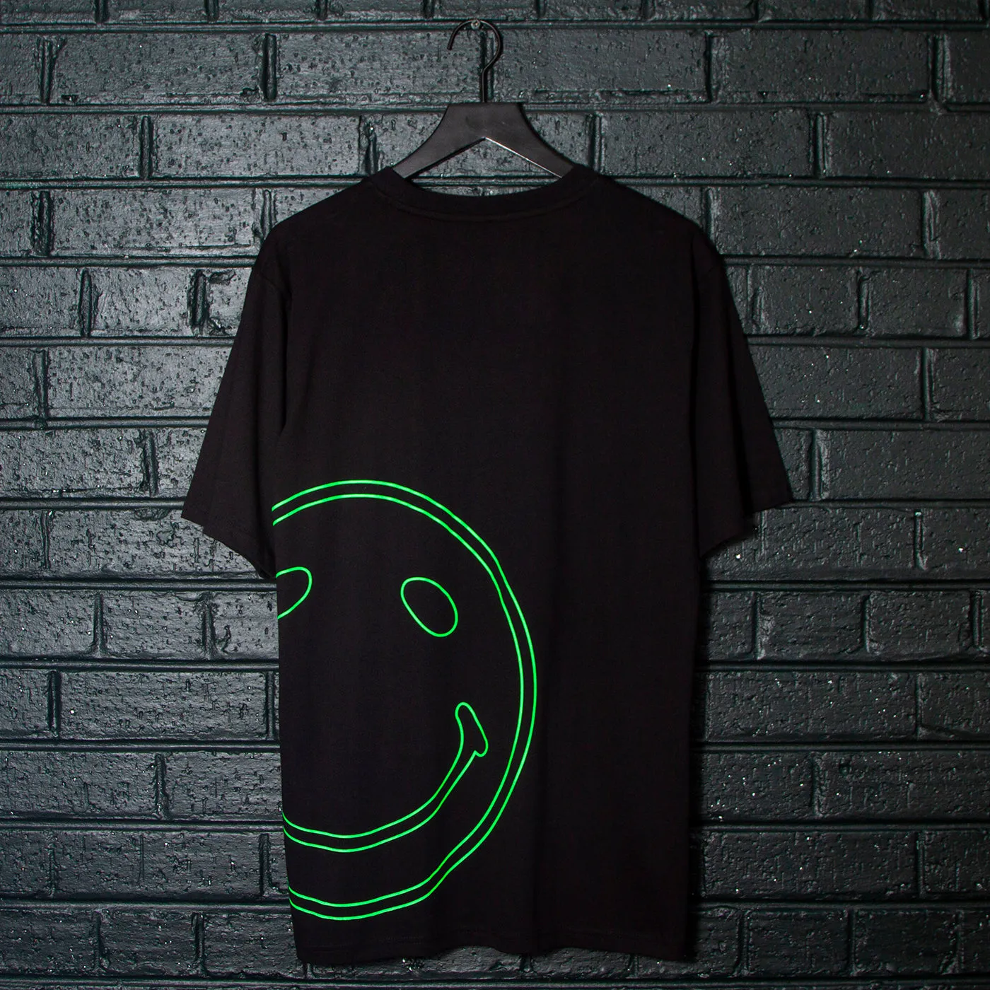 Neon Outline Side Smiley - Oversized Tshirt - Black