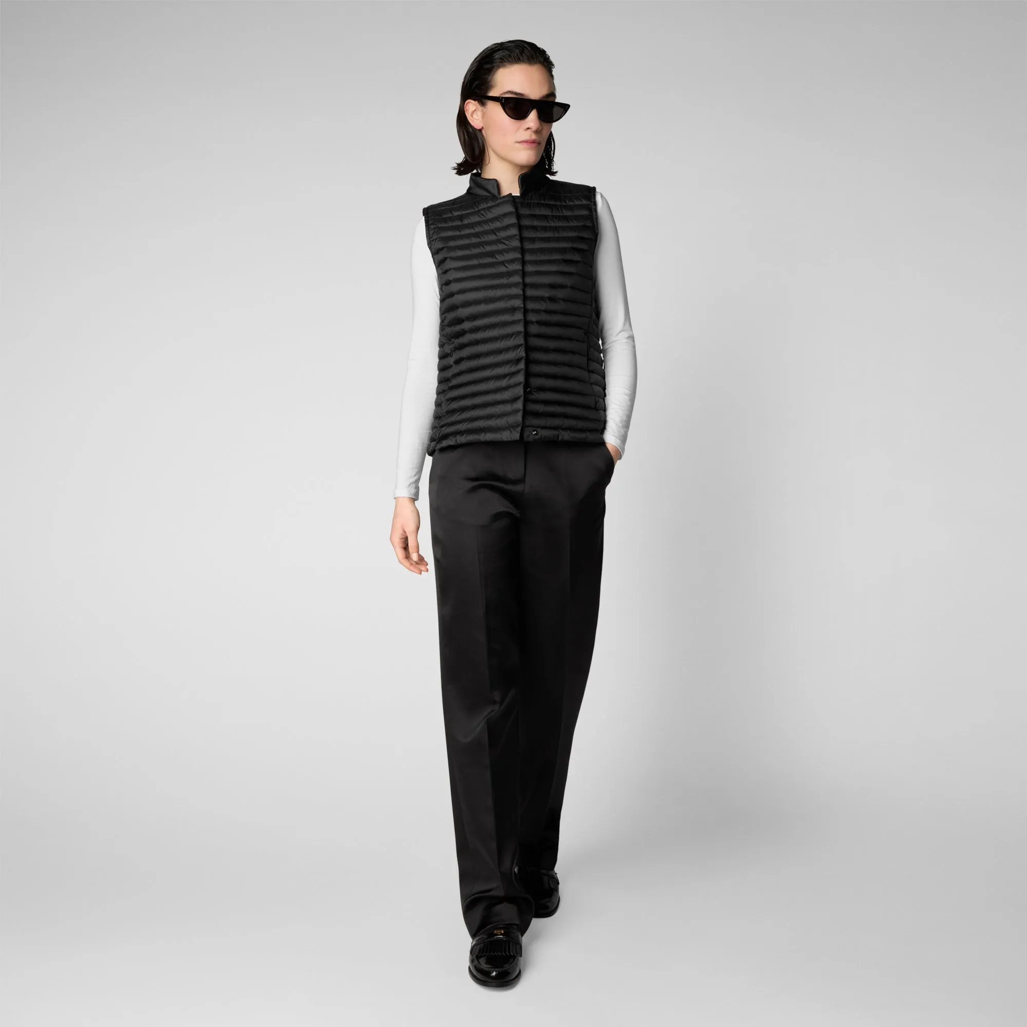 Woman's vest Aria in black